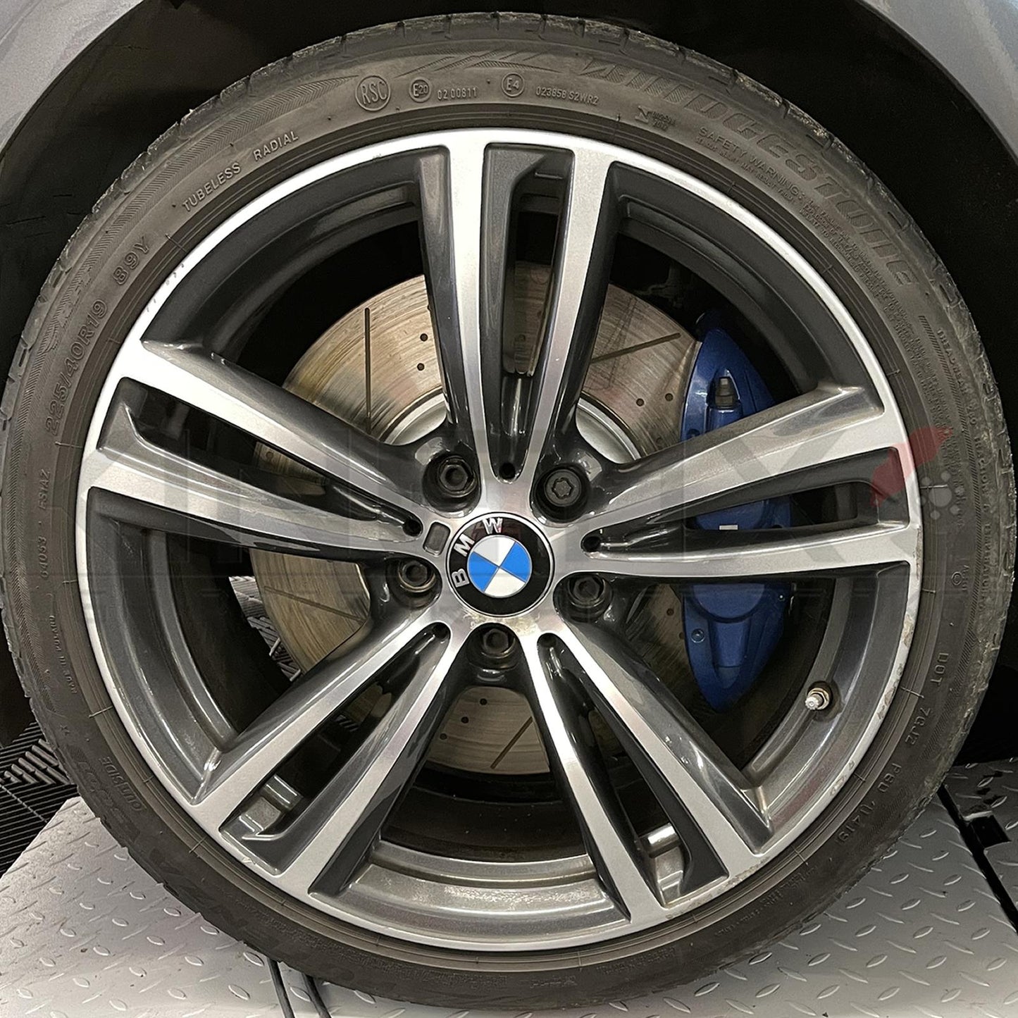 FOR BMW 335i 435i 340i 440i DIMPLE GROOVED FRONT BRAKE DISCS PADS 370mm
