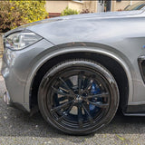 FOR BMW X5 X6 M50d 50i DRILLED FRONT BRAKE DISCS PADS WEAR SENSOR WIRE 385mm