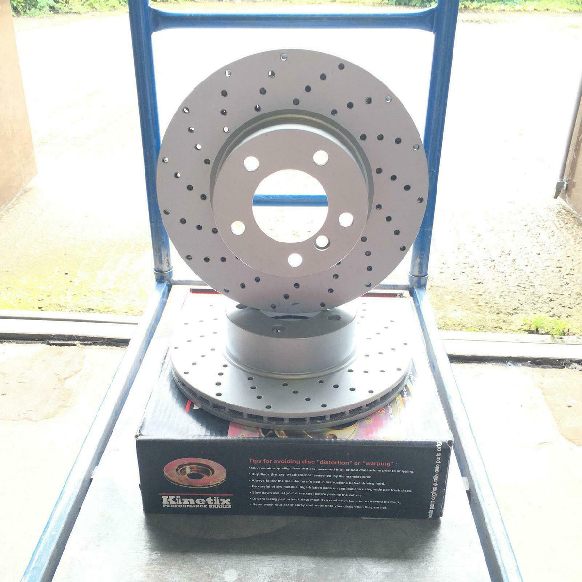 FOR BMW 1 3 SERIES Z4 E90 E81 E89 KINETIX FRONT DRILLED BRAKE DISCS PAIR 300mm